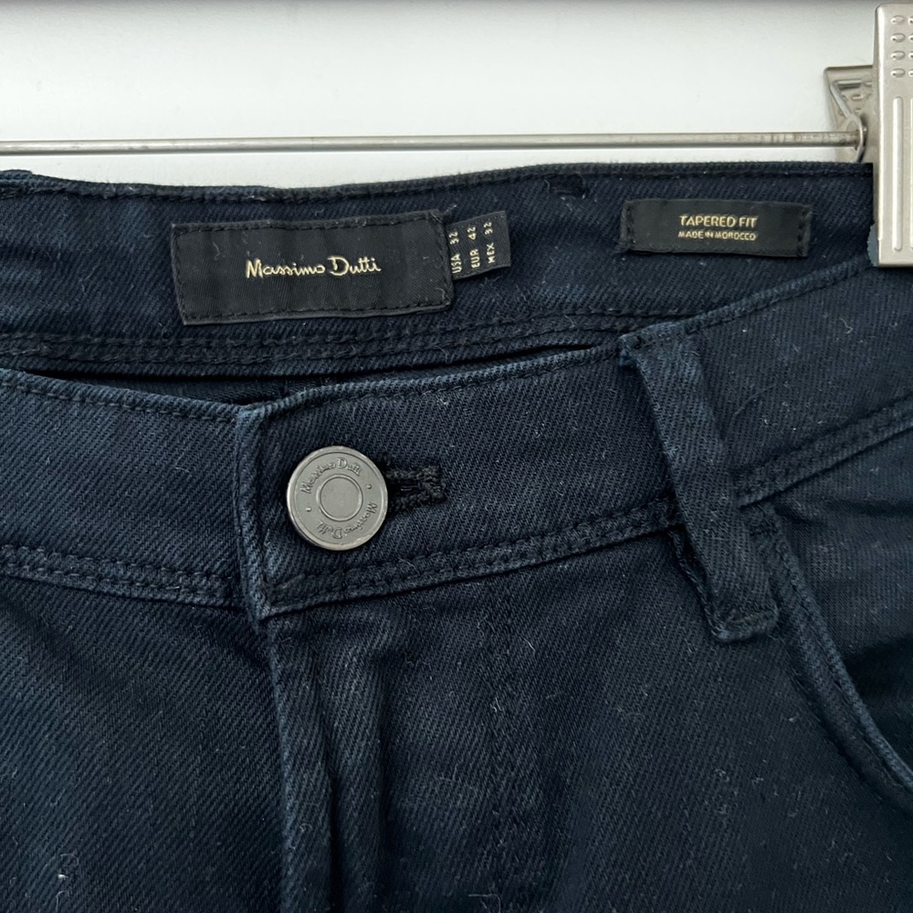 Massimo Duti tapered pants in dark blue.